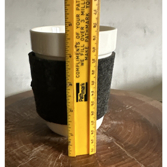 STARBUCKS Mug 2010 Wool Cozy Sleeve Tumbler Red Button 14 oz Ceramic - Picture 4 of 7